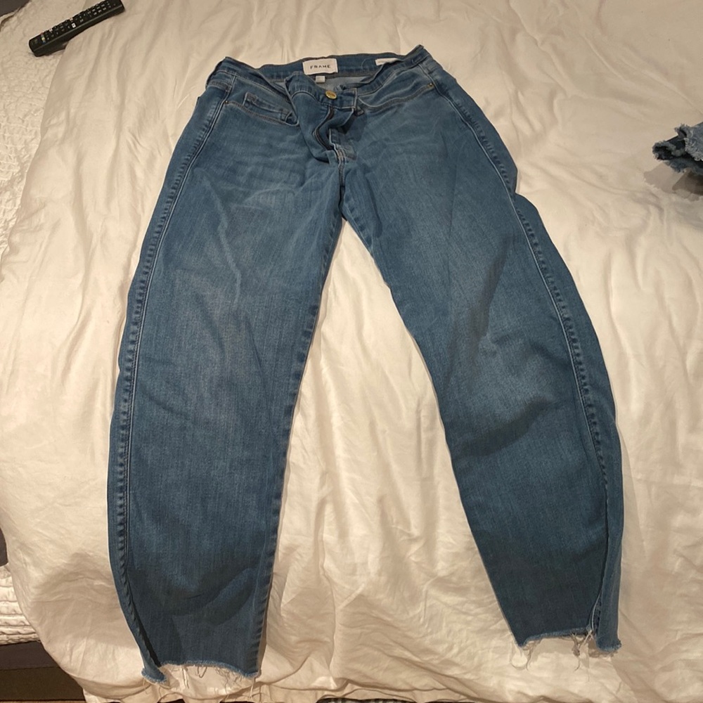 Frayed hem jeans